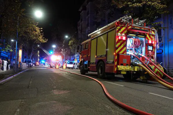 incendie de Nice novembre 2022 cause accumulation de dechets dans logements